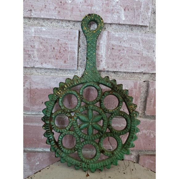 Vintage Cast Iron Trivet with Green Finish Primitive Rustic Country 8.25" - Picture 1 of 4